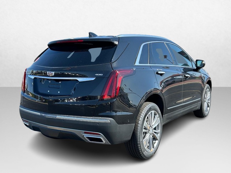 Cadillac XT5 Vehicle Full-screen Gallery Image 5