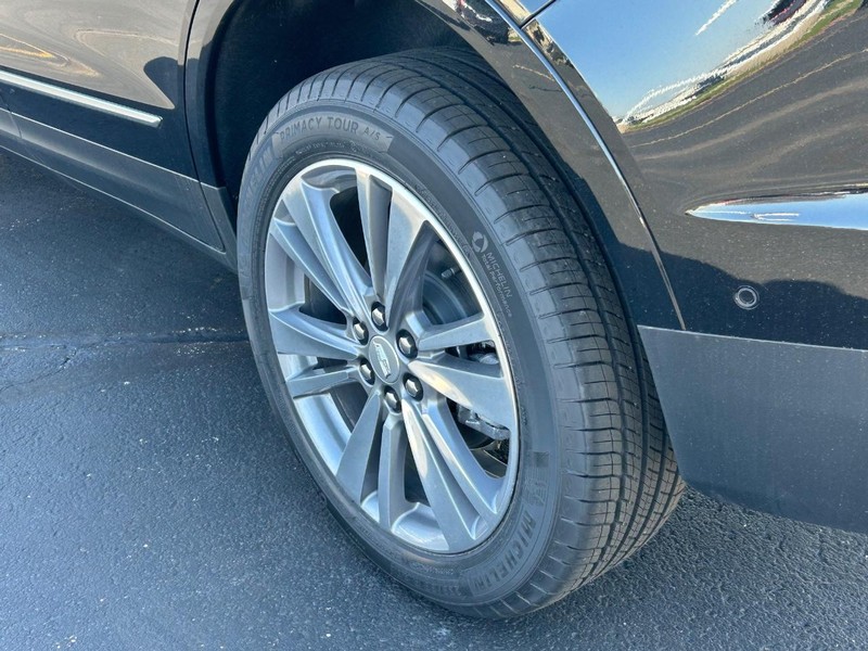 Cadillac XT5 Vehicle Full-screen Gallery Image 12