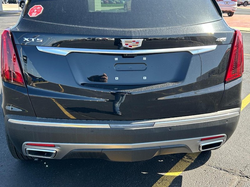 Cadillac XT5 Vehicle Full-screen Gallery Image 13