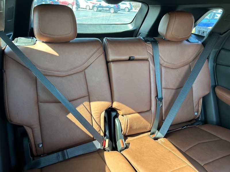 Cadillac XT5 Vehicle Full-screen Gallery Image 20