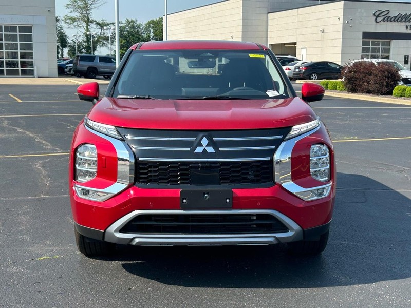 Mitsubishi Outlander Vehicle Full-screen Gallery Image 4