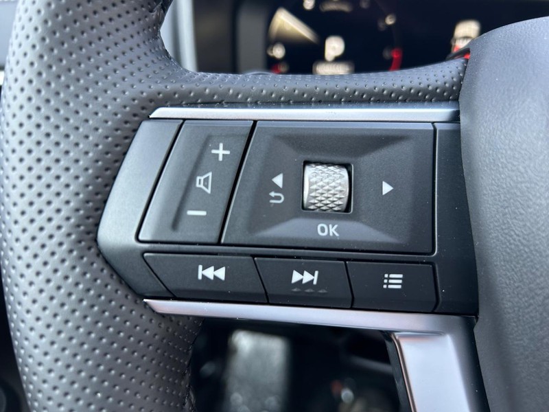 Mitsubishi Outlander Vehicle Full-screen Gallery Image 10