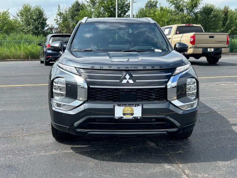 Mitsubishi Outlander Vehicle Full-screen Gallery Image 3