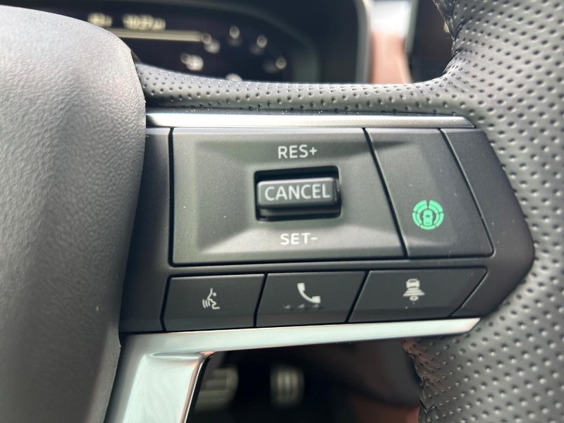 Mitsubishi Outlander Vehicle Full-screen Gallery Image 7