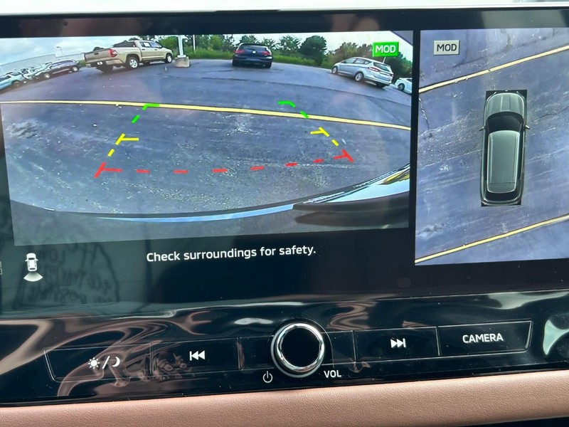 Mitsubishi Outlander Vehicle Full-screen Gallery Image 8