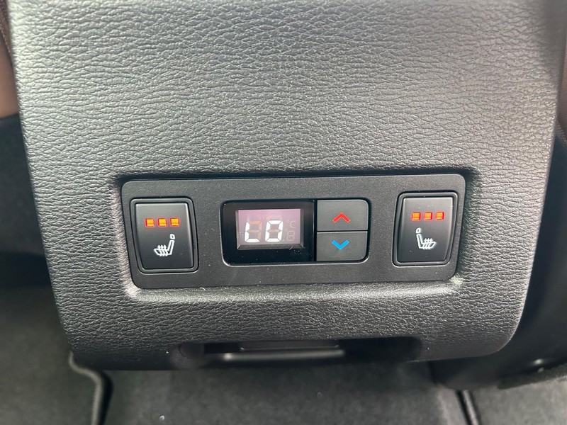 Mitsubishi Outlander Vehicle Full-screen Gallery Image 12