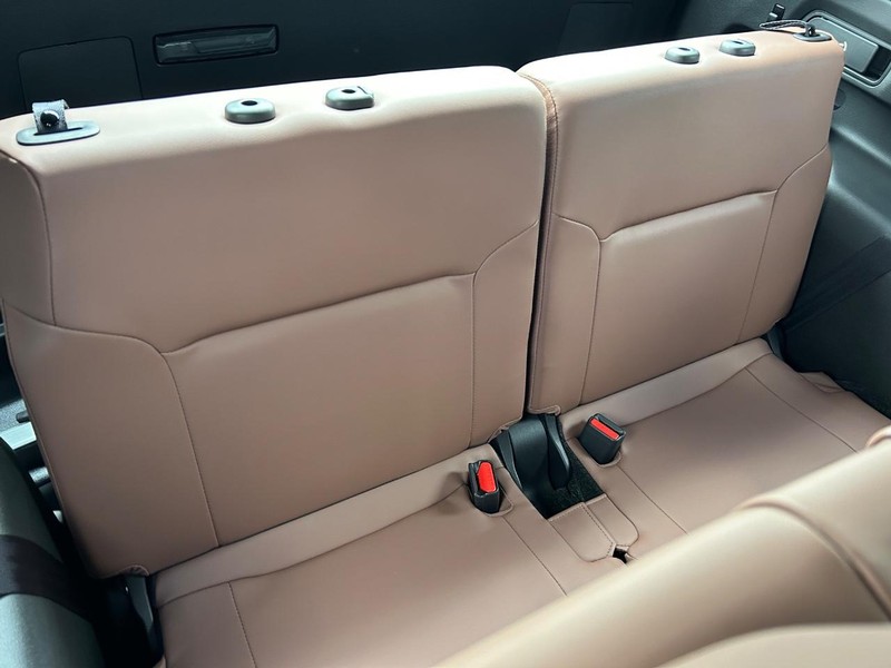 Mitsubishi Outlander Vehicle Full-screen Gallery Image 13