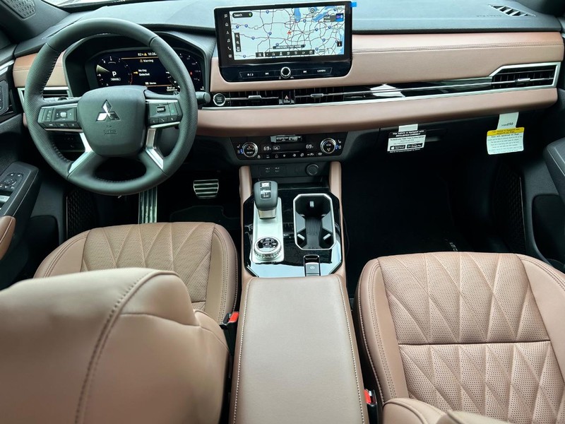Mitsubishi Outlander Vehicle Full-screen Gallery Image 14