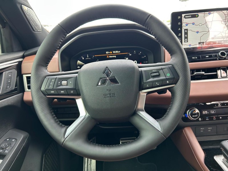 Mitsubishi Outlander Vehicle Full-screen Gallery Image 15