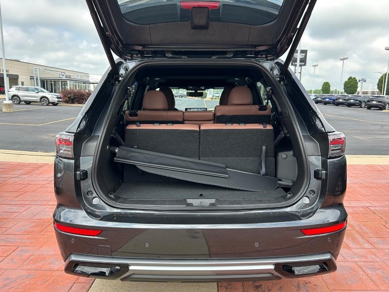 Mitsubishi Outlander Vehicle Full-screen Gallery Image 17