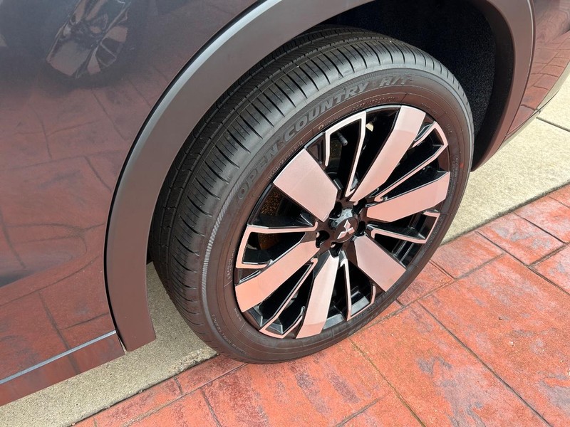 Mitsubishi Outlander Vehicle Full-screen Gallery Image 18