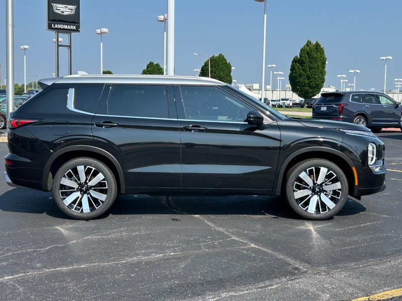 Mitsubishi Outlander Vehicle Full-screen Gallery Image 2