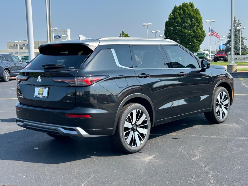 Mitsubishi Outlander Vehicle Full-screen Gallery Image 3