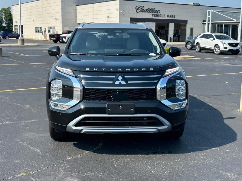 Mitsubishi Outlander Vehicle Full-screen Gallery Image 4