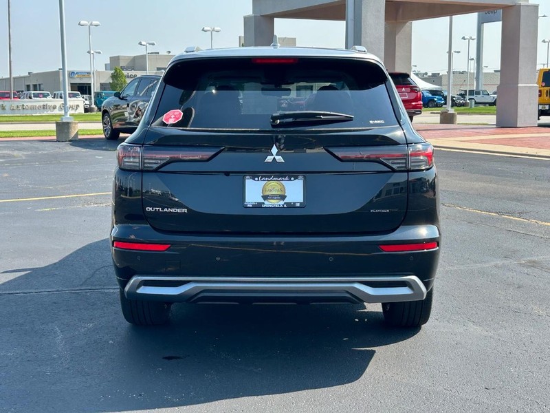 Mitsubishi Outlander Vehicle Full-screen Gallery Image 7