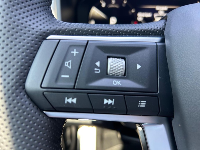 Mitsubishi Outlander Vehicle Full-screen Gallery Image 10