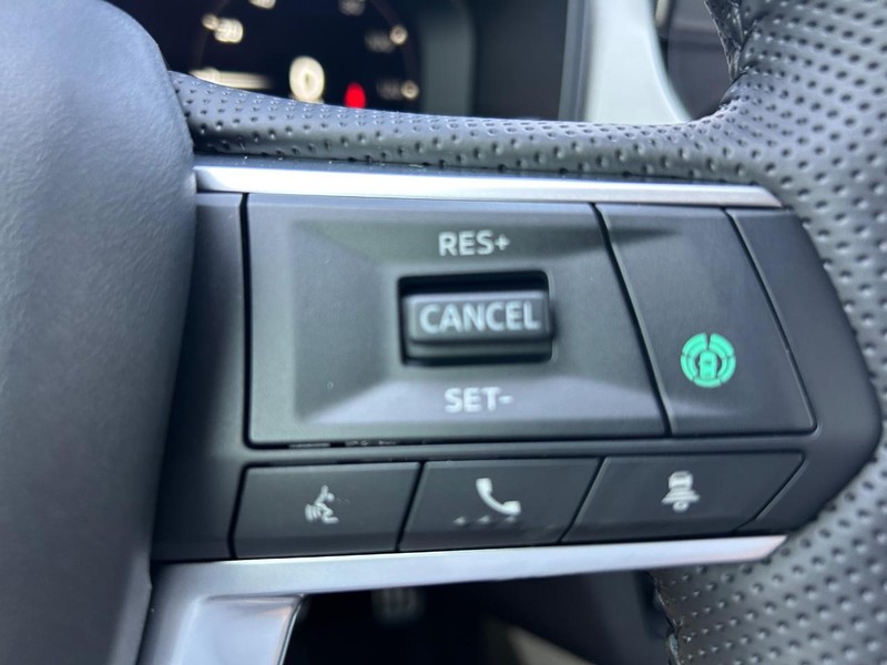 Mitsubishi Outlander Vehicle Full-screen Gallery Image 11