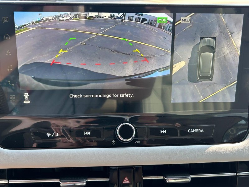 Mitsubishi Outlander Vehicle Full-screen Gallery Image 12