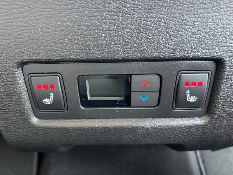 Mitsubishi Outlander Vehicle Full-screen Gallery Image 16