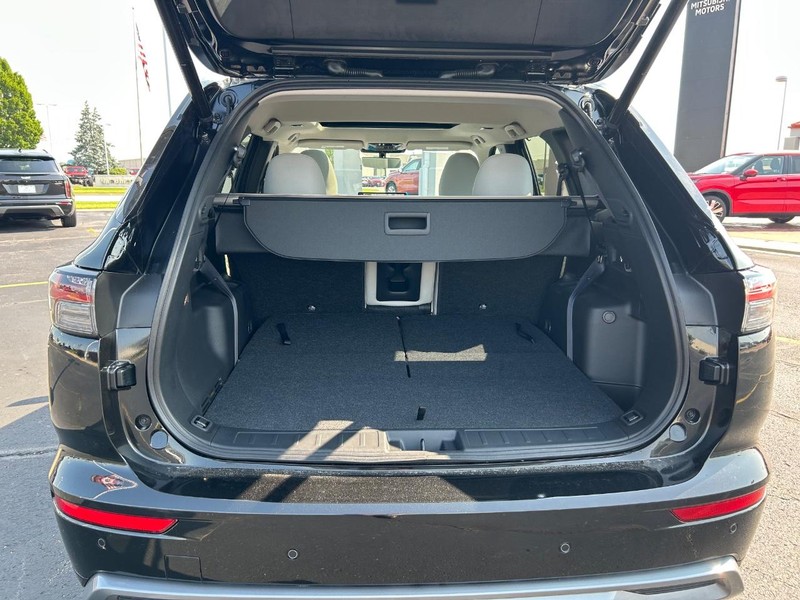 Mitsubishi Outlander Vehicle Full-screen Gallery Image 20