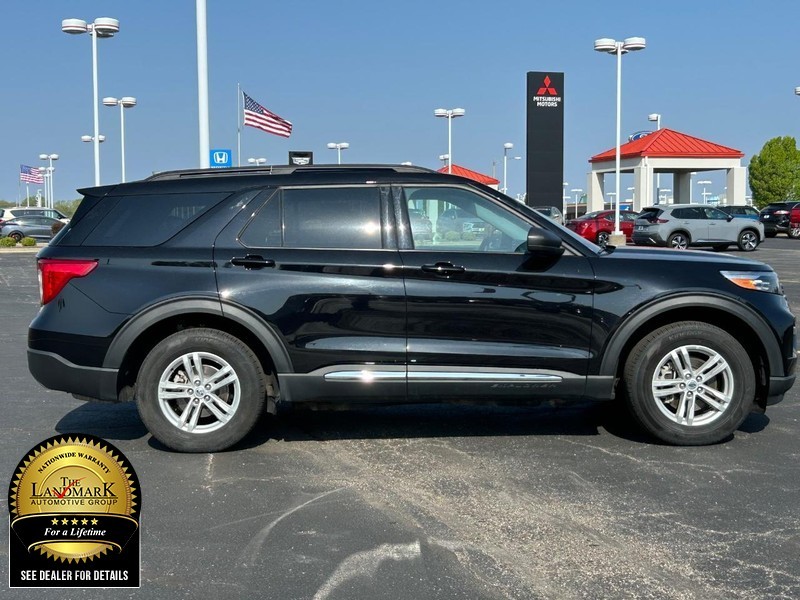 Ford Explorer Vehicle Full-screen Gallery Image 2