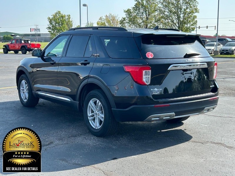 Ford Explorer Vehicle Full-screen Gallery Image 6