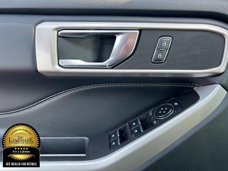 Ford Explorer Vehicle Full-screen Gallery Image 8