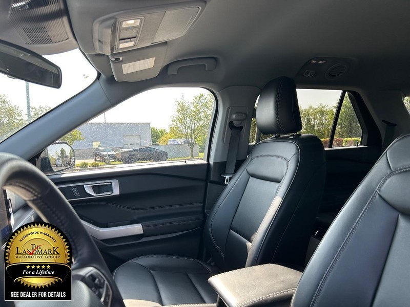 Ford Explorer Vehicle Full-screen Gallery Image 9