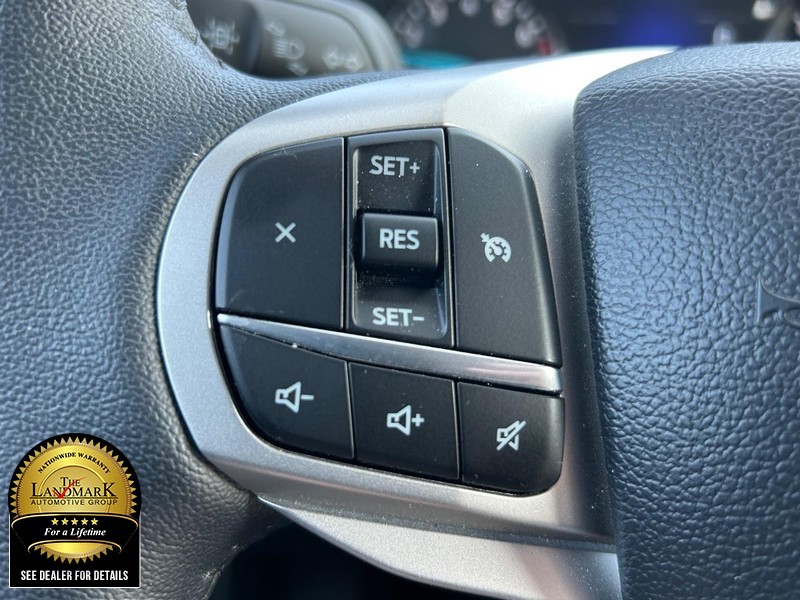 Ford Explorer Vehicle Full-screen Gallery Image 10