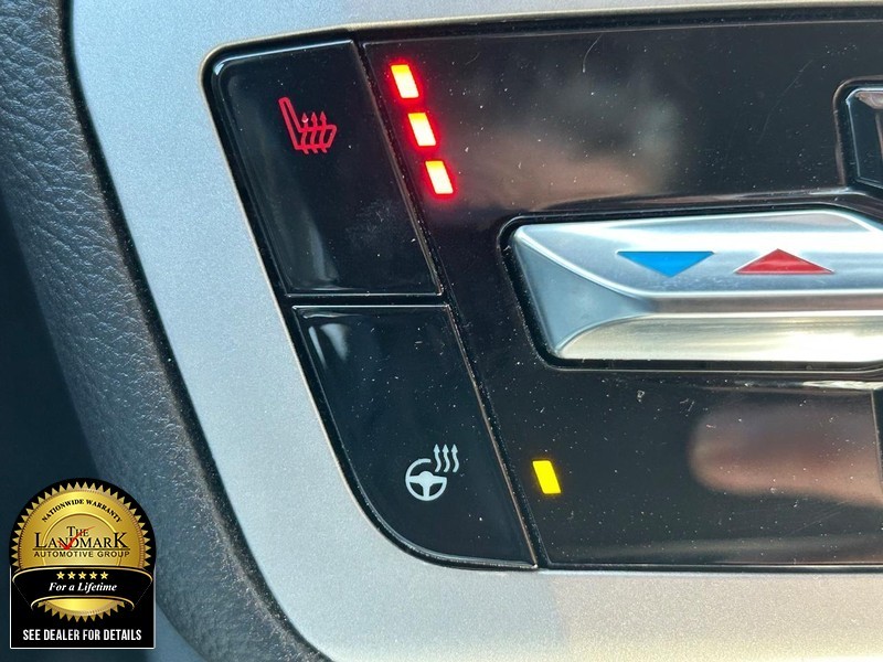 Ford Explorer Vehicle Full-screen Gallery Image 14