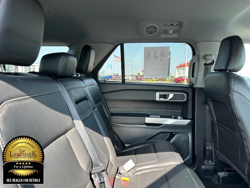 Ford Explorer Vehicle Full-screen Gallery Image 15