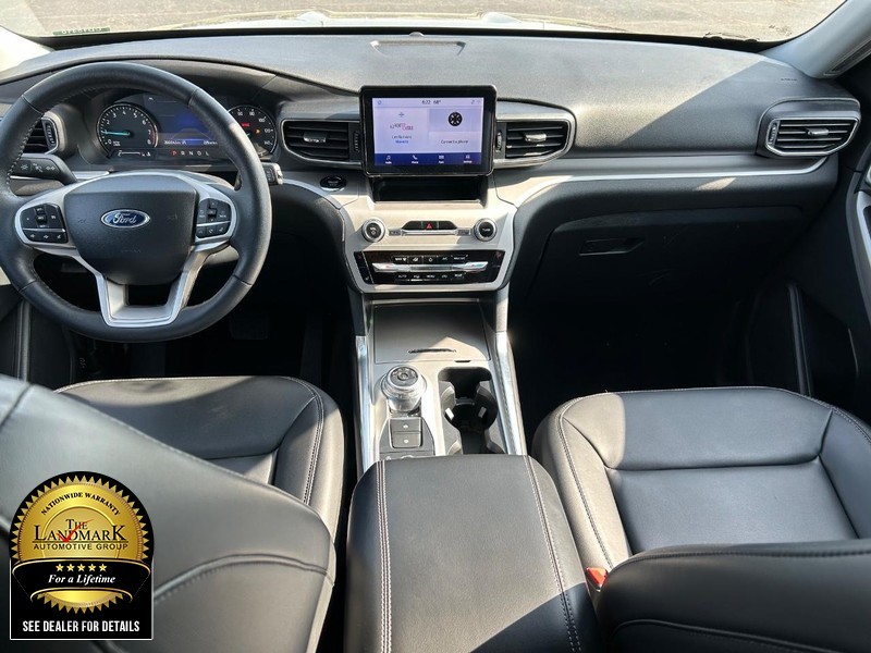 Ford Explorer Vehicle Full-screen Gallery Image 16