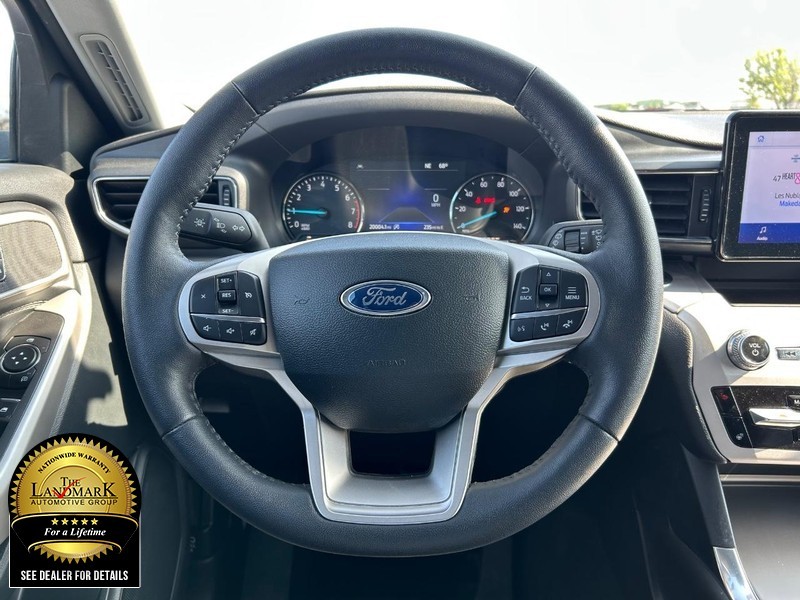 Ford Explorer Vehicle Full-screen Gallery Image 17