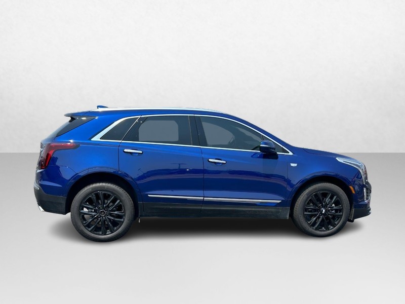 Cadillac XT5 Vehicle Full-screen Gallery Image 5