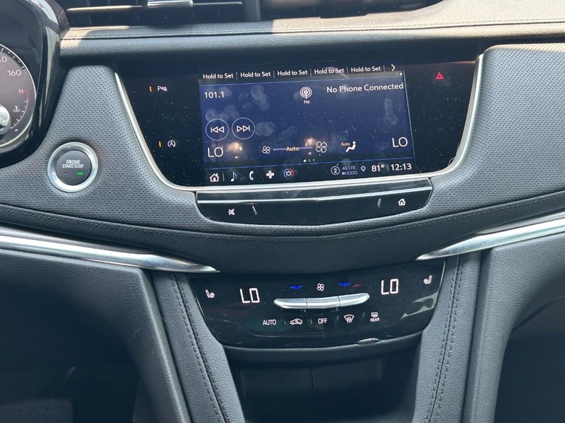 Cadillac XT5 Vehicle Full-screen Gallery Image 16