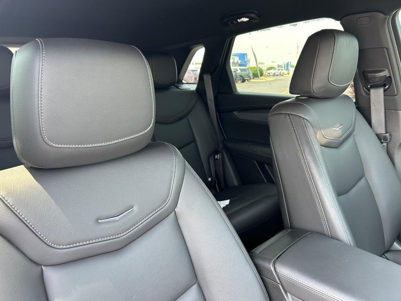 Cadillac XT5 Vehicle Full-screen Gallery Image 17