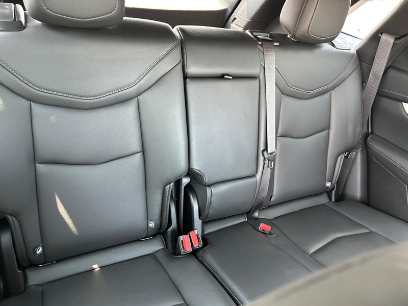 Cadillac XT5 Vehicle Full-screen Gallery Image 18