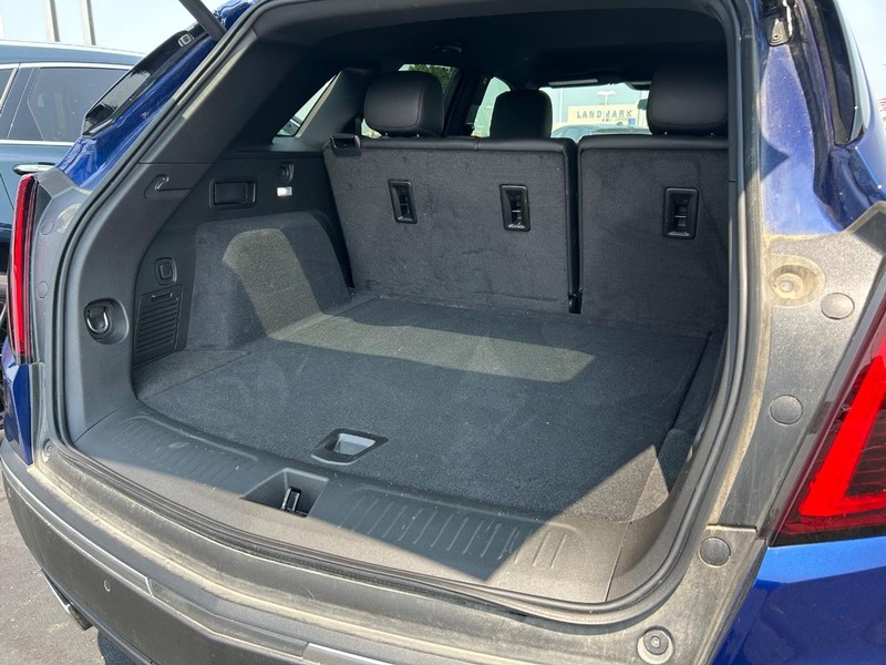 Cadillac XT5 Vehicle Full-screen Gallery Image 20