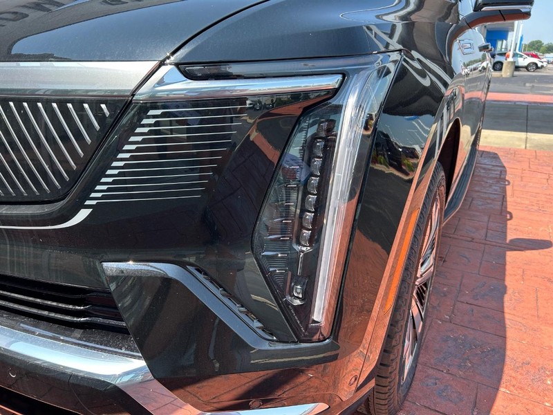 Cadillac Escalade IQ Vehicle Full-screen Gallery Image 9