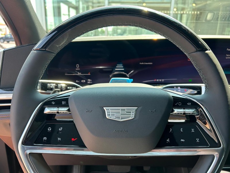 Cadillac Escalade IQ Vehicle Full-screen Gallery Image 14