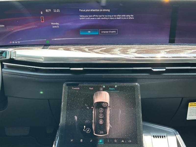 Cadillac Escalade IQ Vehicle Full-screen Gallery Image 17