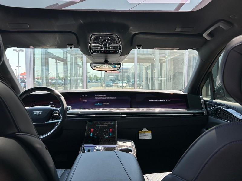 Cadillac Escalade IQ Vehicle Full-screen Gallery Image 22