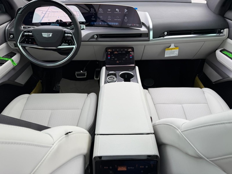 Cadillac VISTIQ Vehicle Full-screen Gallery Image 15