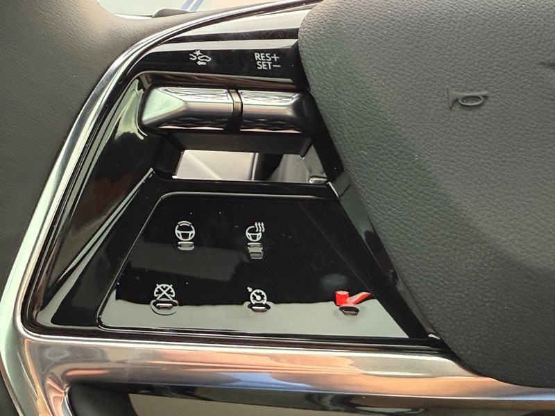 Cadillac VISTIQ Vehicle Full-screen Gallery Image 17