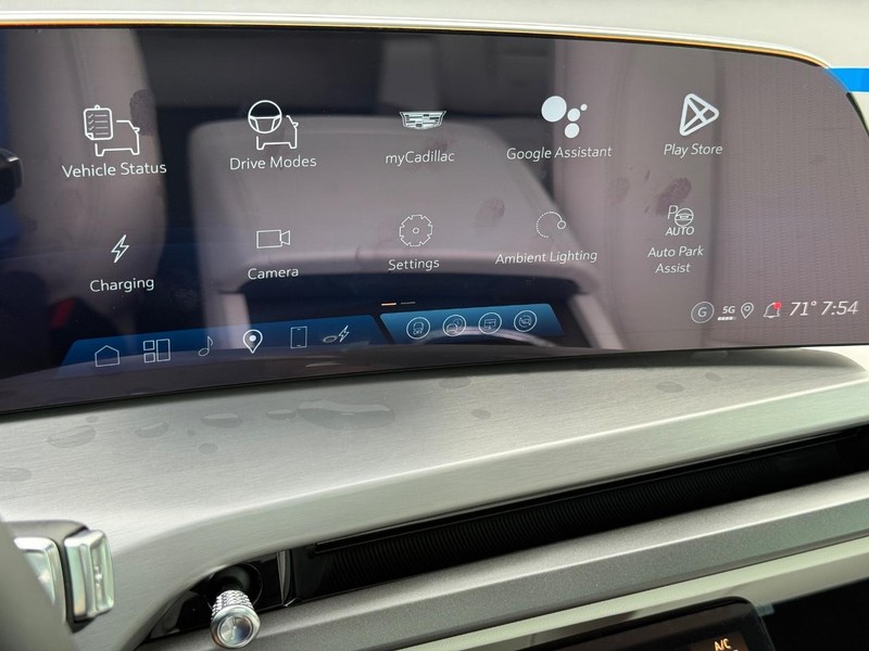 Cadillac VISTIQ Vehicle Full-screen Gallery Image 19