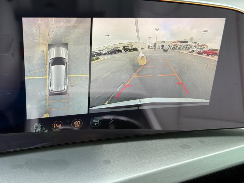 Cadillac VISTIQ Vehicle Full-screen Gallery Image 20