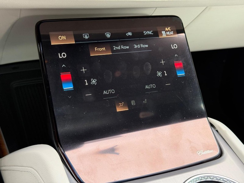 Cadillac VISTIQ Vehicle Full-screen Gallery Image 21