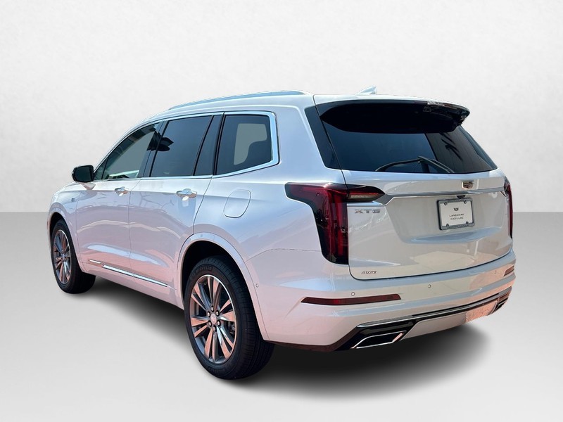 Cadillac XT6 Vehicle Full-screen Gallery Image 3