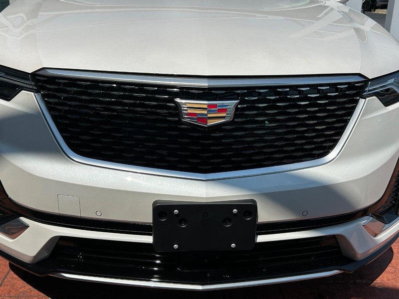 Cadillac XT6 Vehicle Full-screen Gallery Image 9