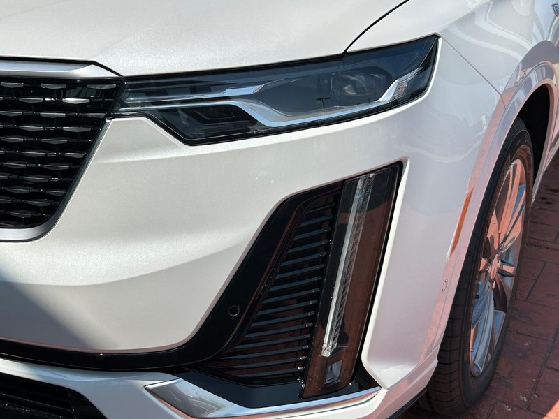 Cadillac XT6 Vehicle Full-screen Gallery Image 10